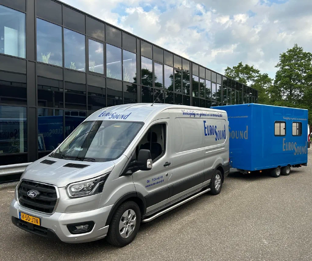 EuroSound bus met aanhanger
