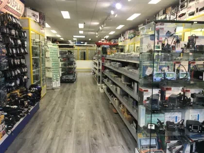 Elektronica-onderdelen in de winkel van Display Elektronica